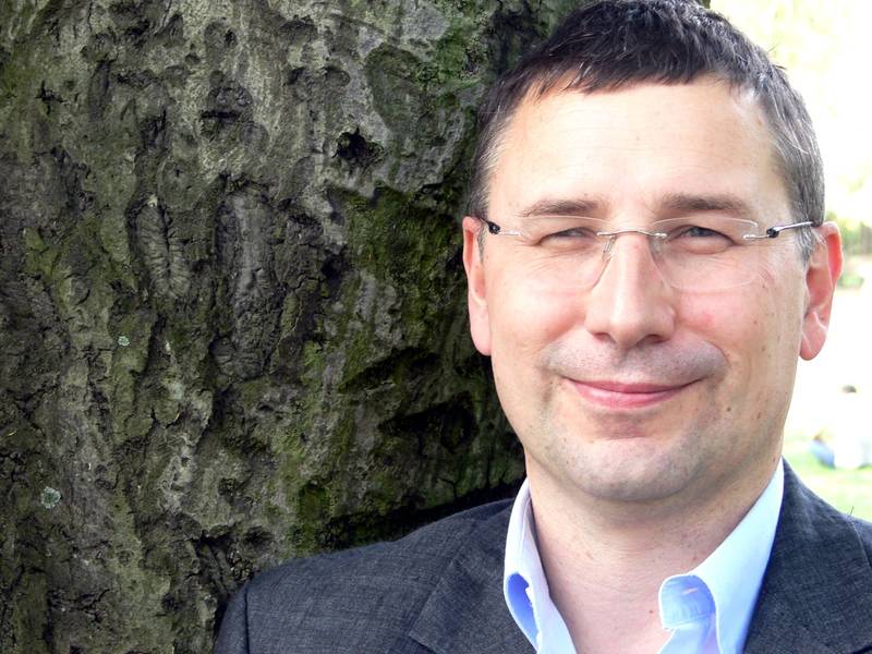 Lesung: Stephan Hähnel liest mörderische Kurzgeschichten im Café Tasso  