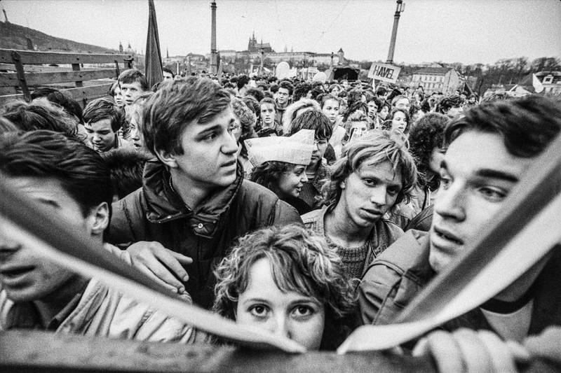 30 Jahre Freiheit. Die Samtene Revolution in Fotografien von Karel Cudlín