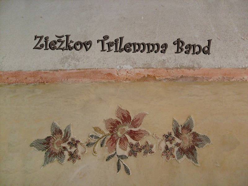 Live im Koffer: Zieżkov Trilemma Band