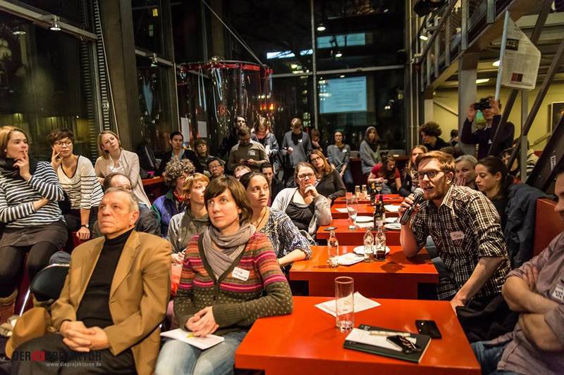 Socialbar Berlin - Online vernetzten, offline bewegen