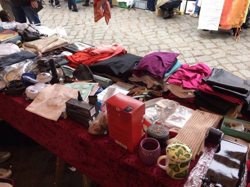 Privater kleiner Hofflohmarkt im Samariterviertel