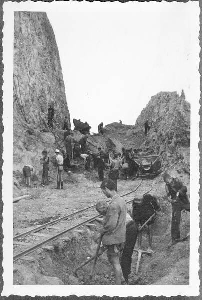  Karya 1943. Tödliche Zwangsarbeit in Griechenland. Geschichte und Topographie eines Tatorts 