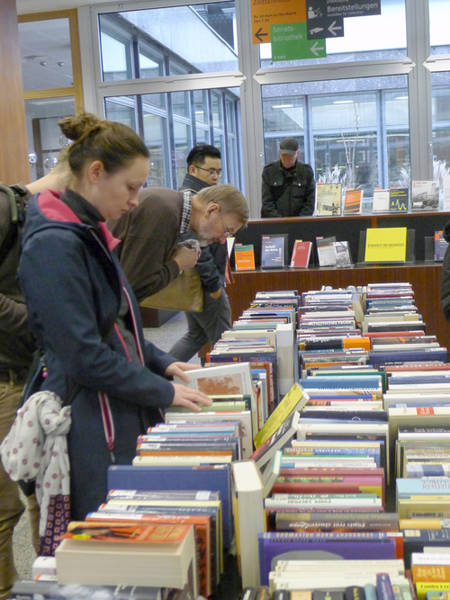 Buchverkauf in der Berliner Stadtbibliothek