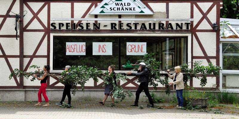Ausflug ins Grüne - Temporäre, ortsbezogene Kunst der Gruppe dimension14