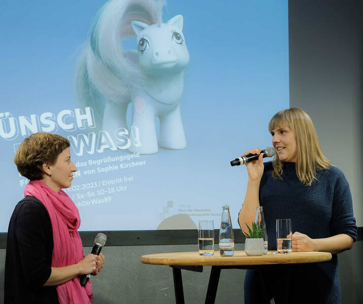 Gespräch zur Fotoausstellung „Wünsch Dir was! Erinnerungen an das Begrüßungsgeld. Fotografien von Sophie Kirchner“ im Museum in der Kulturbrauerei