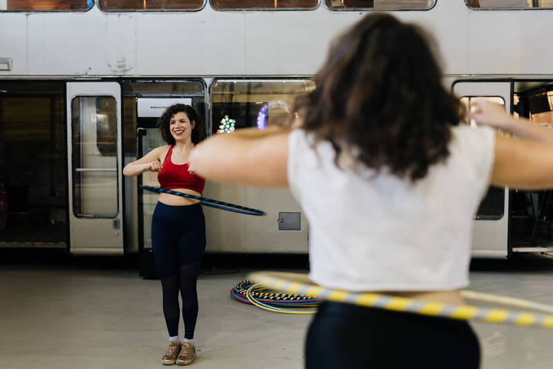 Hula-Hoop mit Scarlett Flamingo