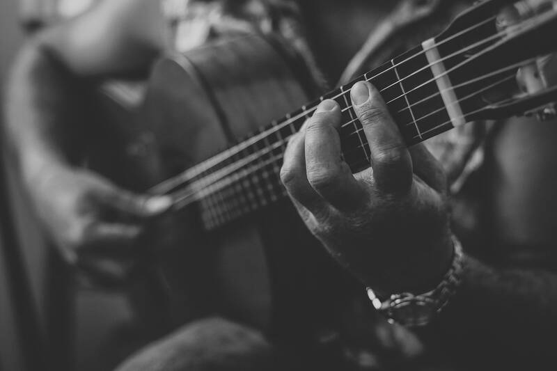 Gemeinsame Liederlernreise – Workshop mit Musiker und Schauspieler Ygal Gleim