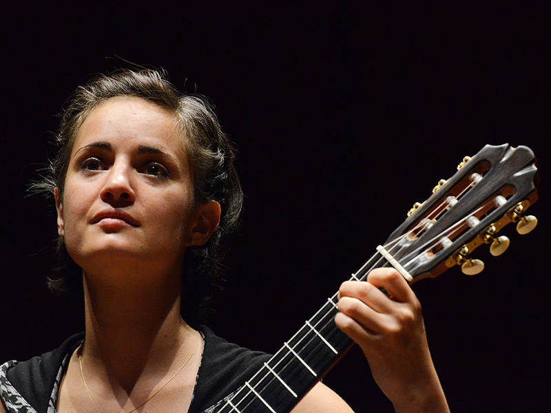 Plattenladenwoche 2013: Kurzkonzert mit der Gitarristin Zsófia Boros