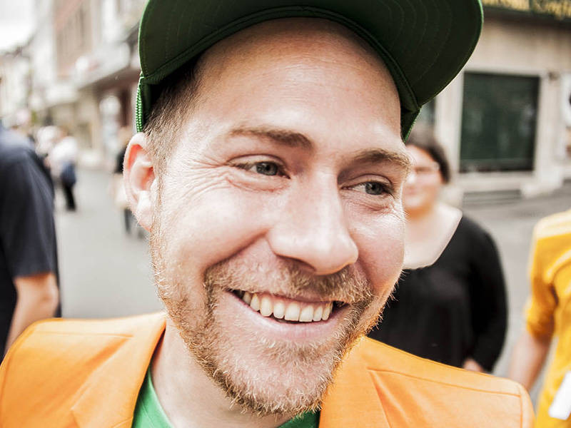 Versprühte Liebe mit Stimme und Gitarre: Release-Konzert mit Mellow Mark