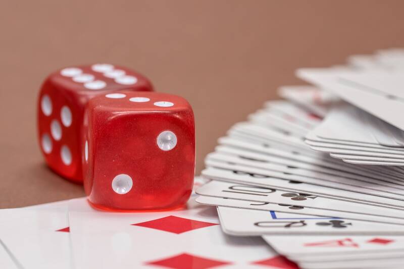 Offener Spieletreff in der Hansabibliothek: Kneipen- und Partyspiele