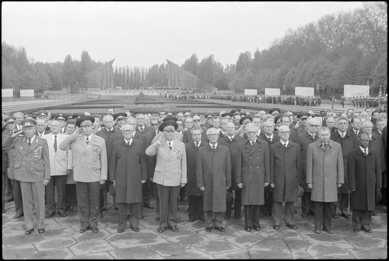 Lesebühne: Vielstimmige Erinnerung: Der 40. Jahrestag des Kriegsendes zwischen Mythos und Friedenssehnsucht