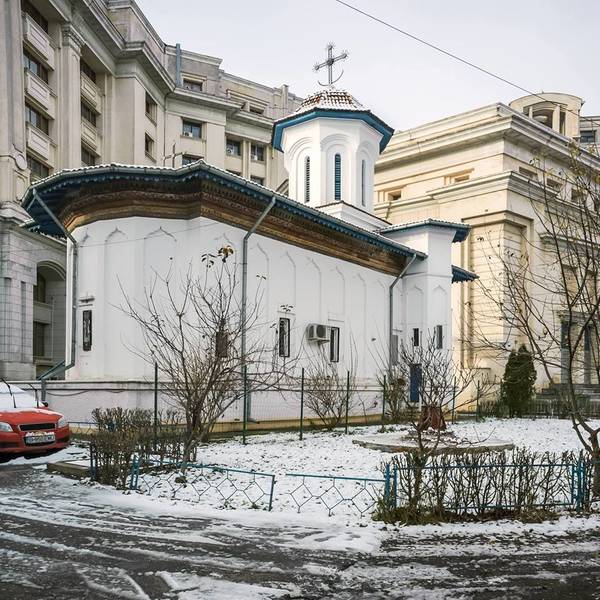 Opening: Anton Roland Laub | Mobile Churches