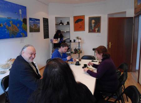 Ausstellungsabschluss mit Kaffee und Kuchen