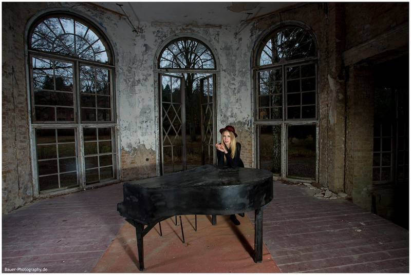 Live at be'kech: Leonie Mikkie