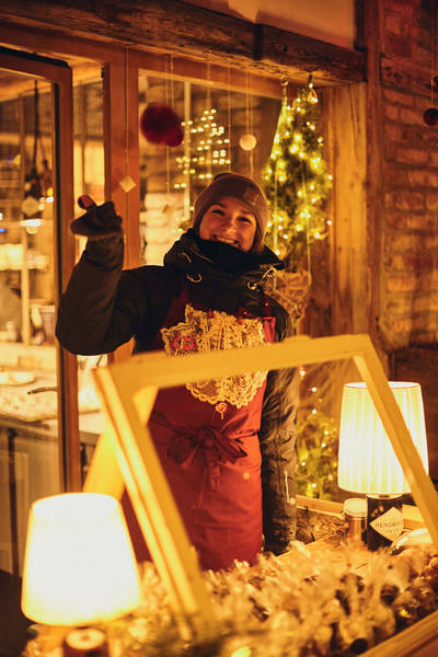“Frau Holle“  beim Heissa Holzmarkt25