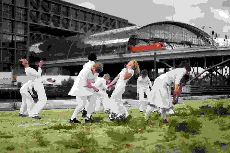 "Global Water Dances" - Tanz-Event rund um den Hauptbahnhof 