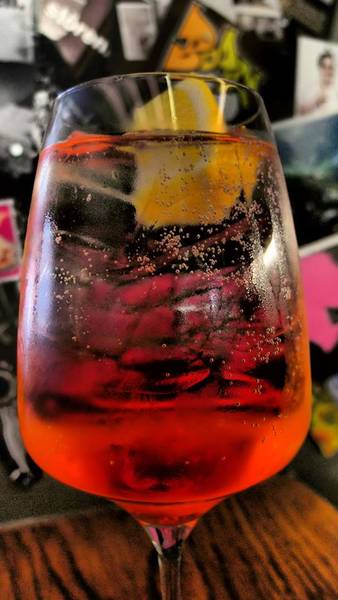 Halfblind Henry live und erfrischende Aperol Spritz @ Pfefferbett Bar