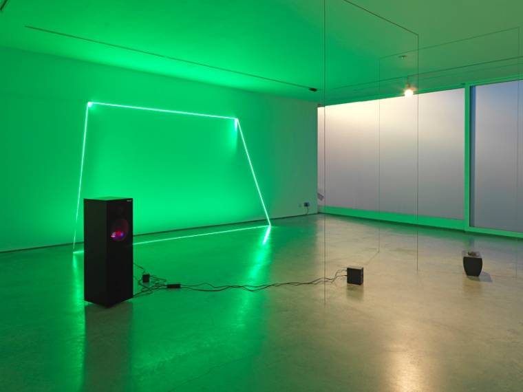 HAROON MIRZA: --{}{}{} {}--{}{}{}{}--{} | Ausstellung im Projektraum der Schering Stiftung