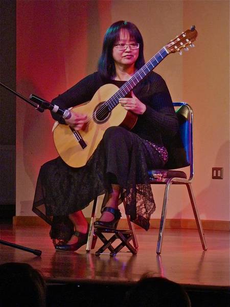 Recital - Virginia Yep (Peru) spielt eigene Kompositionen für Gitarre