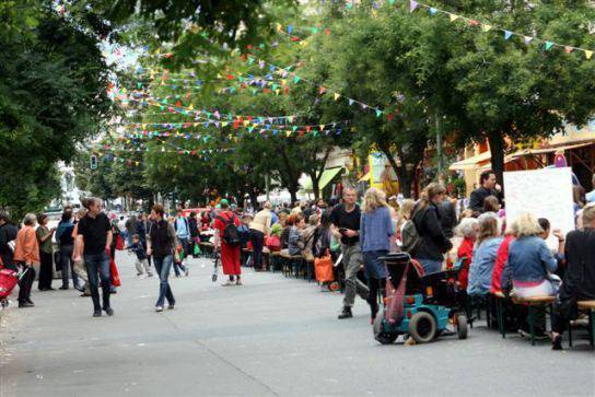 Lange Tafel: Festival des Dialogs der Generationen und Kulturen