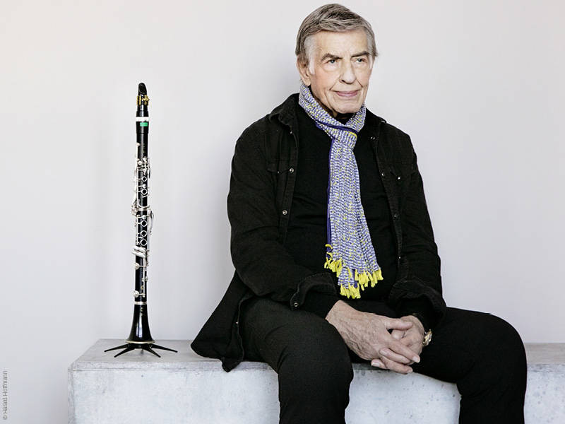 Grenzenlose musikalische Neugier: Kurzkonzert mit Rolf Kühn