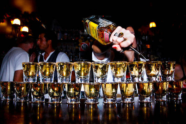 SHOTS ON THE ROCKS - Barkeepers Surprise @ Toast Hawaii