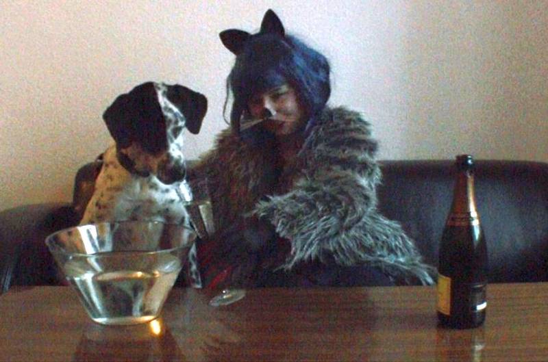 Grandmouse Flausch ihr KATZIOSITÄTENKABINETT - Comedy und "Schrott"Auktion im Kiki Sol
