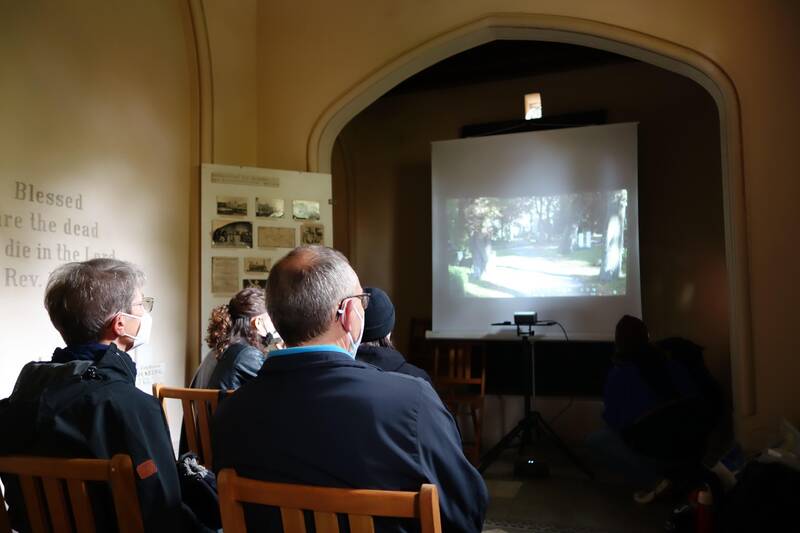 Zwei Ausstellungen auf dem Alten St-Matthäus-Kirchhof