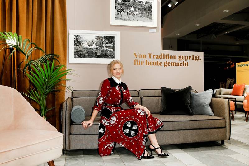 Jennifer Ulrich Fotoausstellung ADORE&ENDURE bei Sofacompany