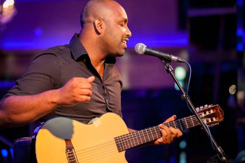 Adriano Trindade (Vocals, Gitarre), brasilianischer Jazzmusiker