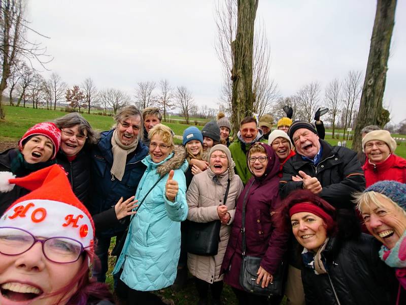 Lach dich fit und fröhlich am 4. Advent - Lachyoga - Laughter Yoga - Hasya Yoga - Йога Cмехa - auf dem Tempelhofer Feld