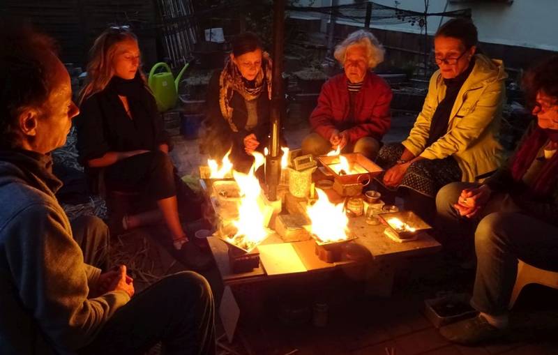 Sonnen Untergang Agnihotra Feuer - das Original in Berlin praktizieren