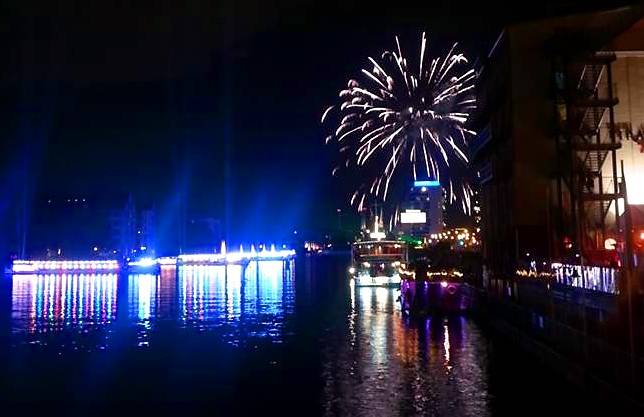 Aquarella: Feuerwerk, Schiffsballett und Lasershow
