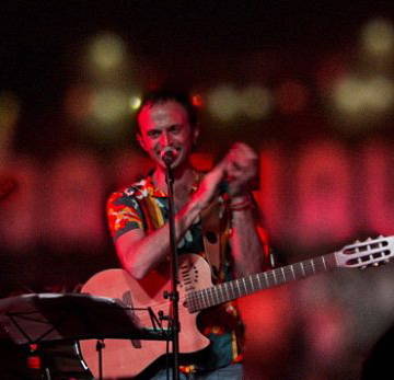 Arnaldo Prete & friends: Live Brazilian Grooves in der Blume