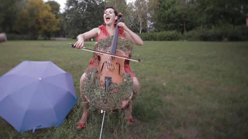Eine Kleine Karfreitag Cellistin Sängerin Show! 22:30h