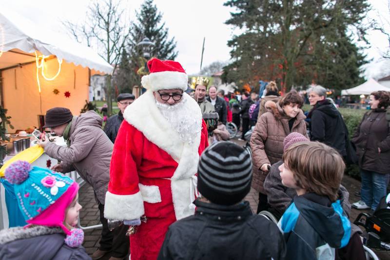 Adventsbasar "Tannenduft & Lichterglanz"