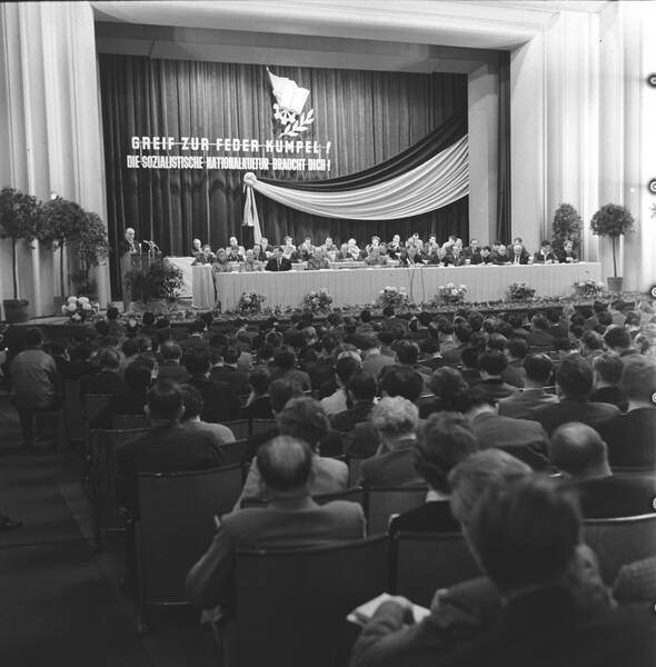 Ambivalenzen der Kulturpolitik. Narrative, Akteure, Zäsuren.- Vortrag von Gerd Dietrich