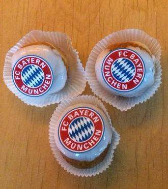 Porto - Bayern München und parallel Paris - Barcelona in Kreuzberg gucken