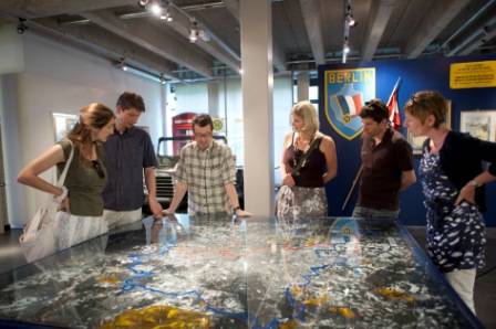 Wie aus Feinden Freunde wurden. Offene Überblicksführung durch die Dauerausstellung des AlliiertenMuseums