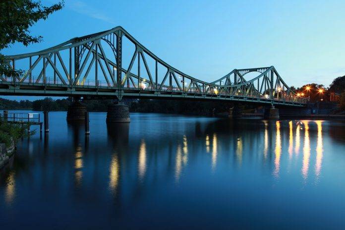 Gary Powers Jr. shows the movie Bridge of Spies