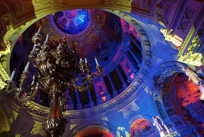150 Jahre: Zwölf-Apostel-Kirche in Berlin-Schöneberg Lichtinszenierung