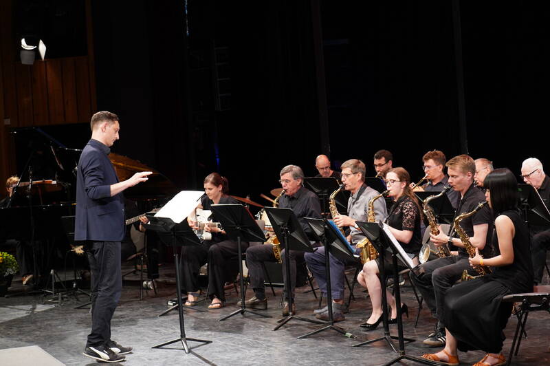 Jazz zwischen den Büchern - Big Band-Konzert der Hans-Werner-Henze-Musikschule