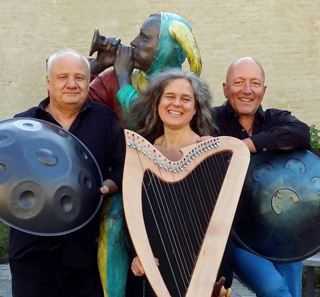 Vernissage mit Lesung und Konzert (atmosphärische Handpanmusik)