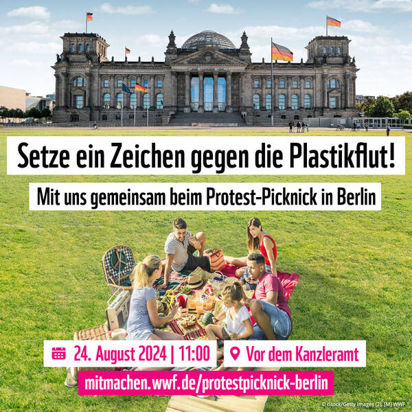 Protest-Picknick gegen Plastikmüll vor dem Kanzleramt