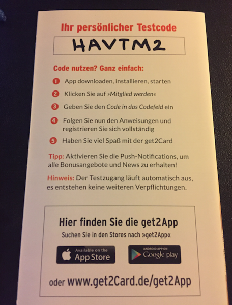 Zweite Person isst, schaut, erlebt alles gratis :)