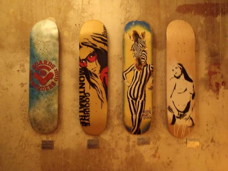 Skateboard-Kunst - Boards without Borders Vernissage in Neukölln
