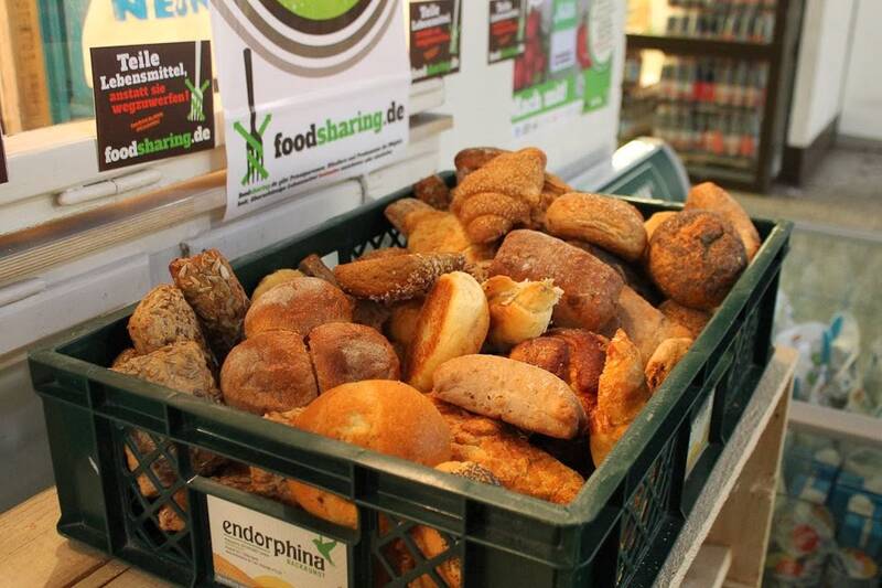 Klima Lab der UmWeltfrauen – Ernährungswende: Teilnahme an einer Lebensmittelrettung (Fairteiler) des foodsharings und Recherche nach internationalen Kochrezepten