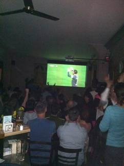 Zenit St. Petersburg - Borussia Dortmund 2 Leinwände Café Rizz Kreuzberg