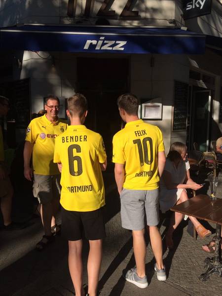 BVB - RBL Sky Bundesliga in Kreuzberg Graefekiez Leinwand