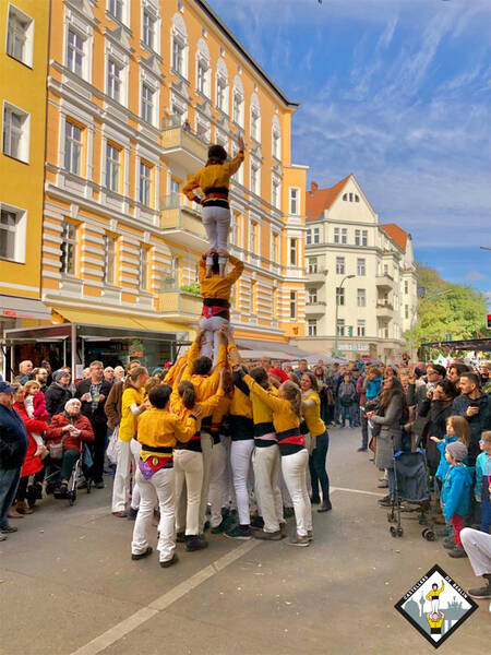 Menschentürme und Maronenfest